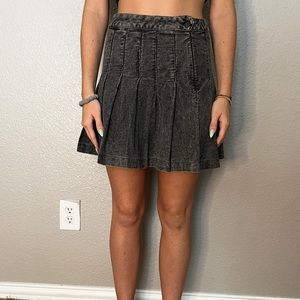 Grey denim pleated skirt/ Nectar/ size 4